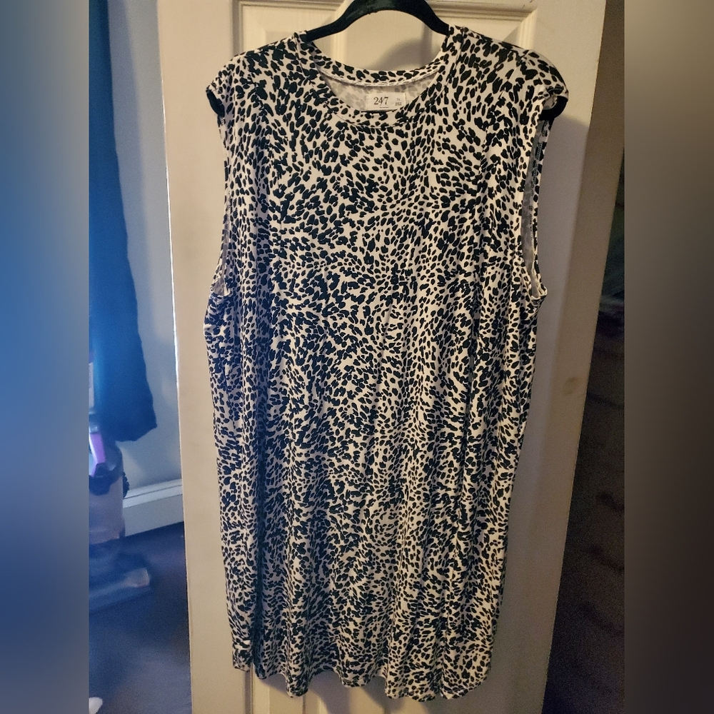24/7 Comfort Apparel Black and White Sleeveless Dress